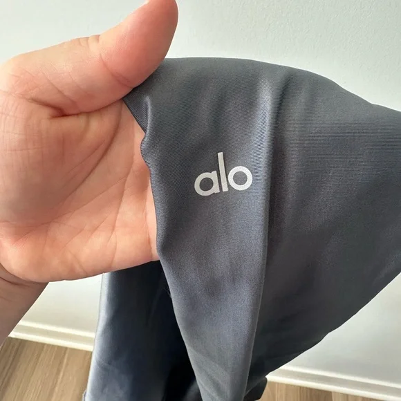 ALO Yoga High-Waist Airlift Leggings - Picture 10 of 10